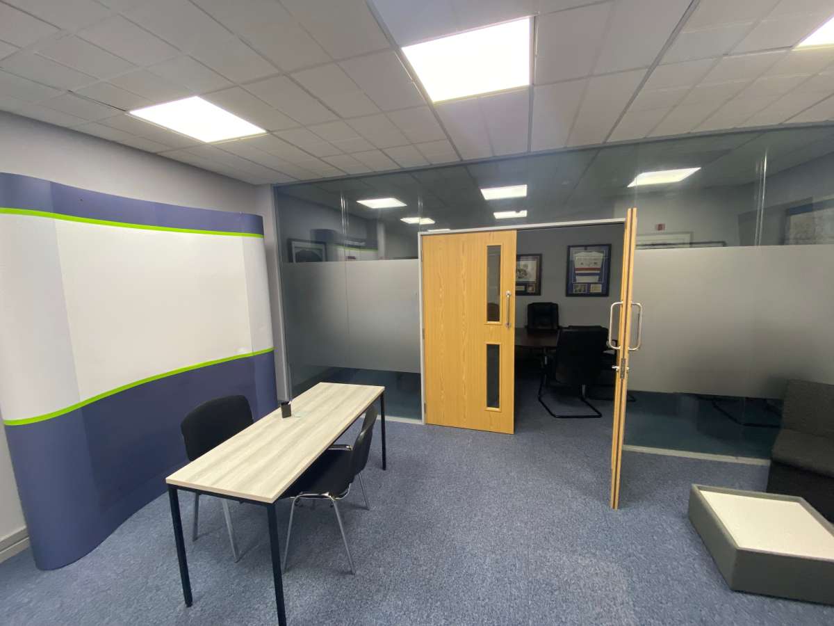 Office in Brierley Hill - photo 2