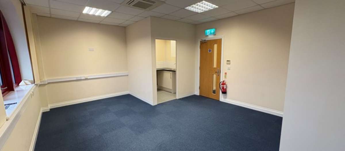 Office in Derby - photo 4