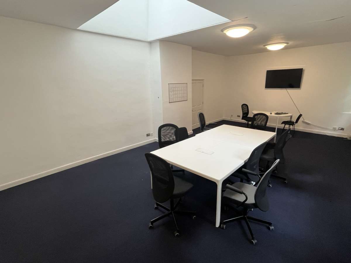 Office in Derby - photo 3