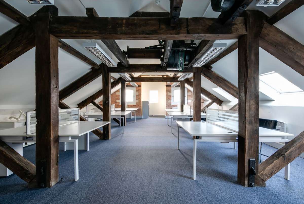 Office in Gloucester - photo 4