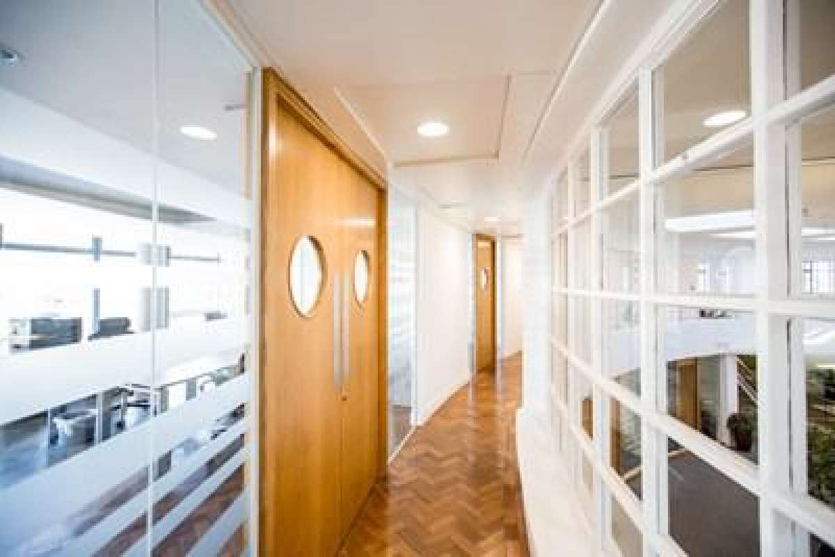 Office in Horley - photo 3