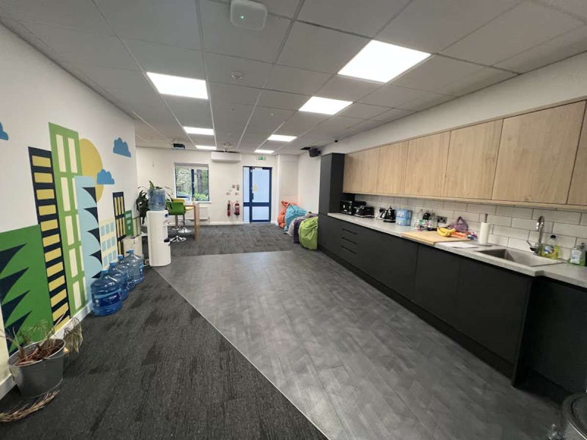 Office in Eastleigh - photo 4