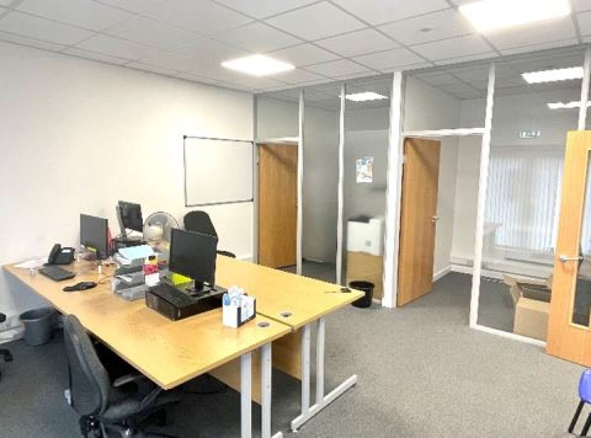 Office in Abingdon Science Park - photo 3