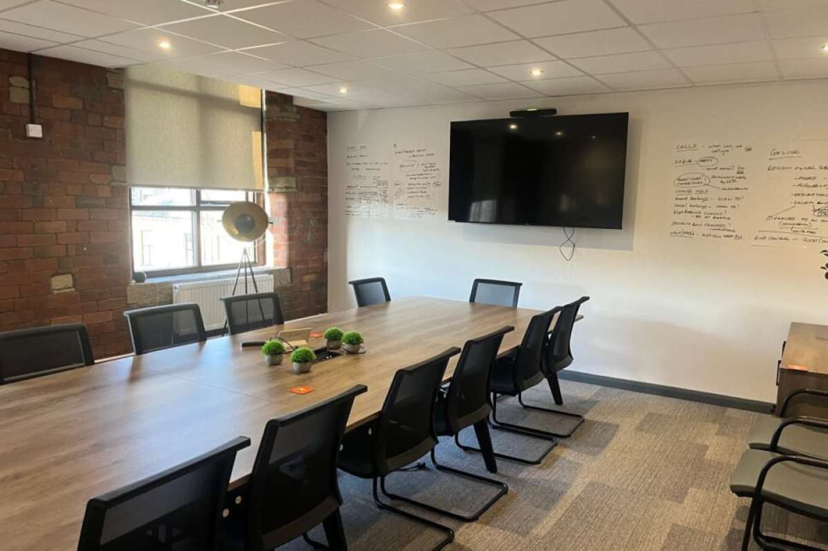 Office in Brighouse - photo 2