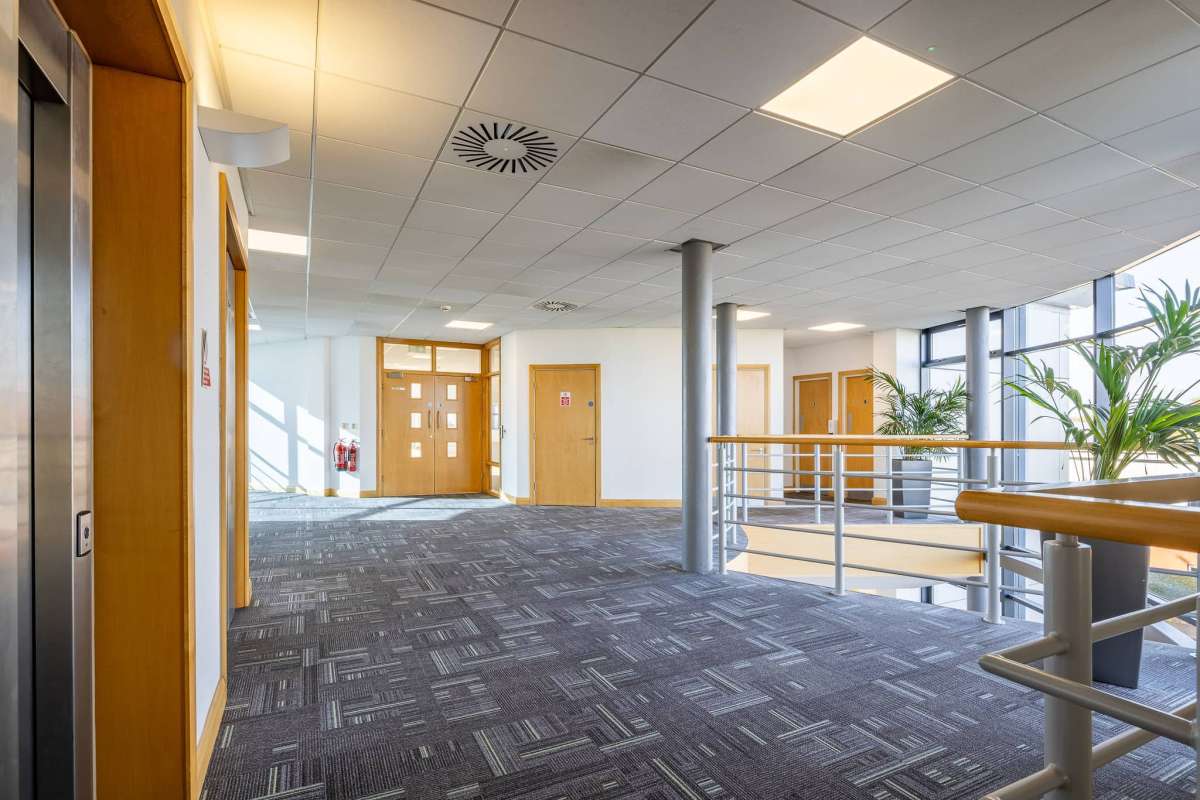 Office in Morley - photo 4