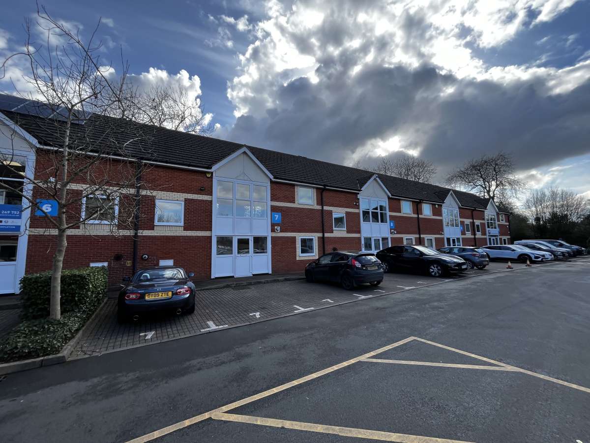 Office in Beaumont Leys - photo 2