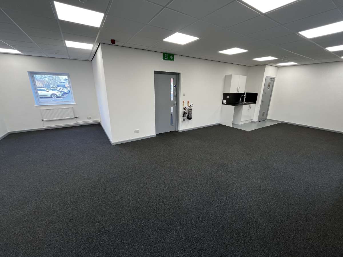 Office in Beaumont Leys - photo 4