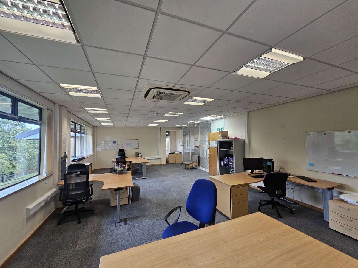 Office in Sittingbourne - photo 4
