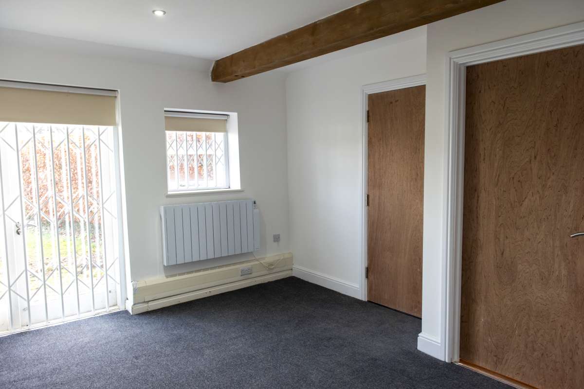 Office in Charlton - photo 4