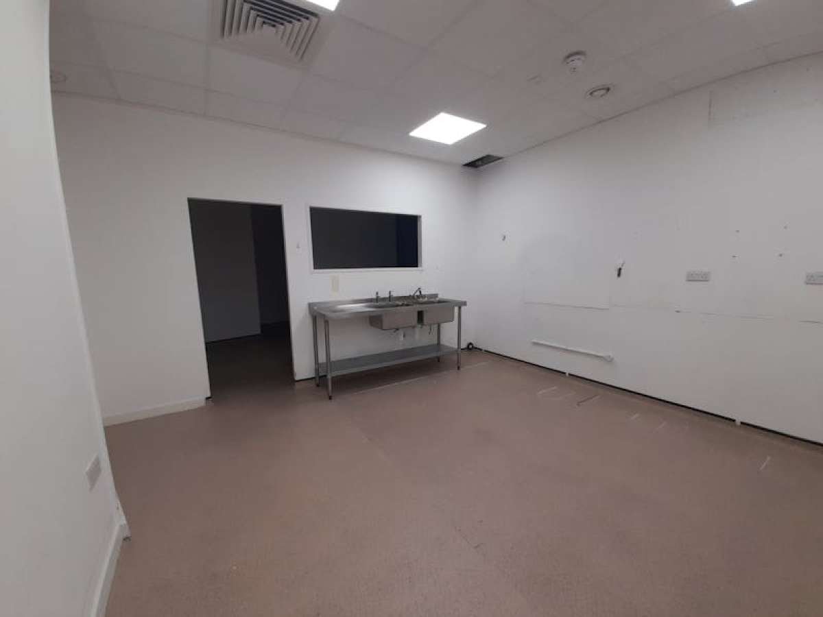Industrial Unit in Basingstoke - photo 4