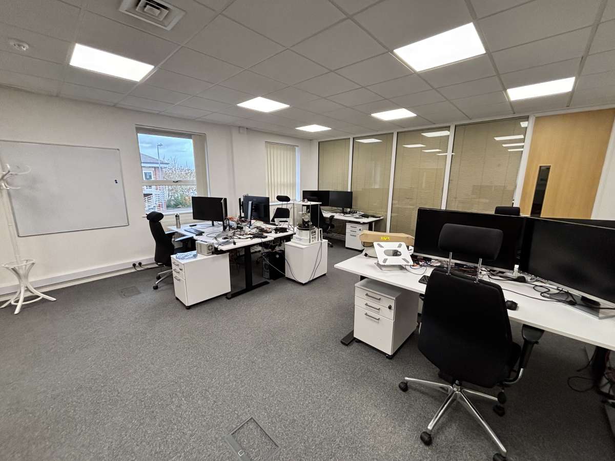 Office in Meridian Business Park - photo 4