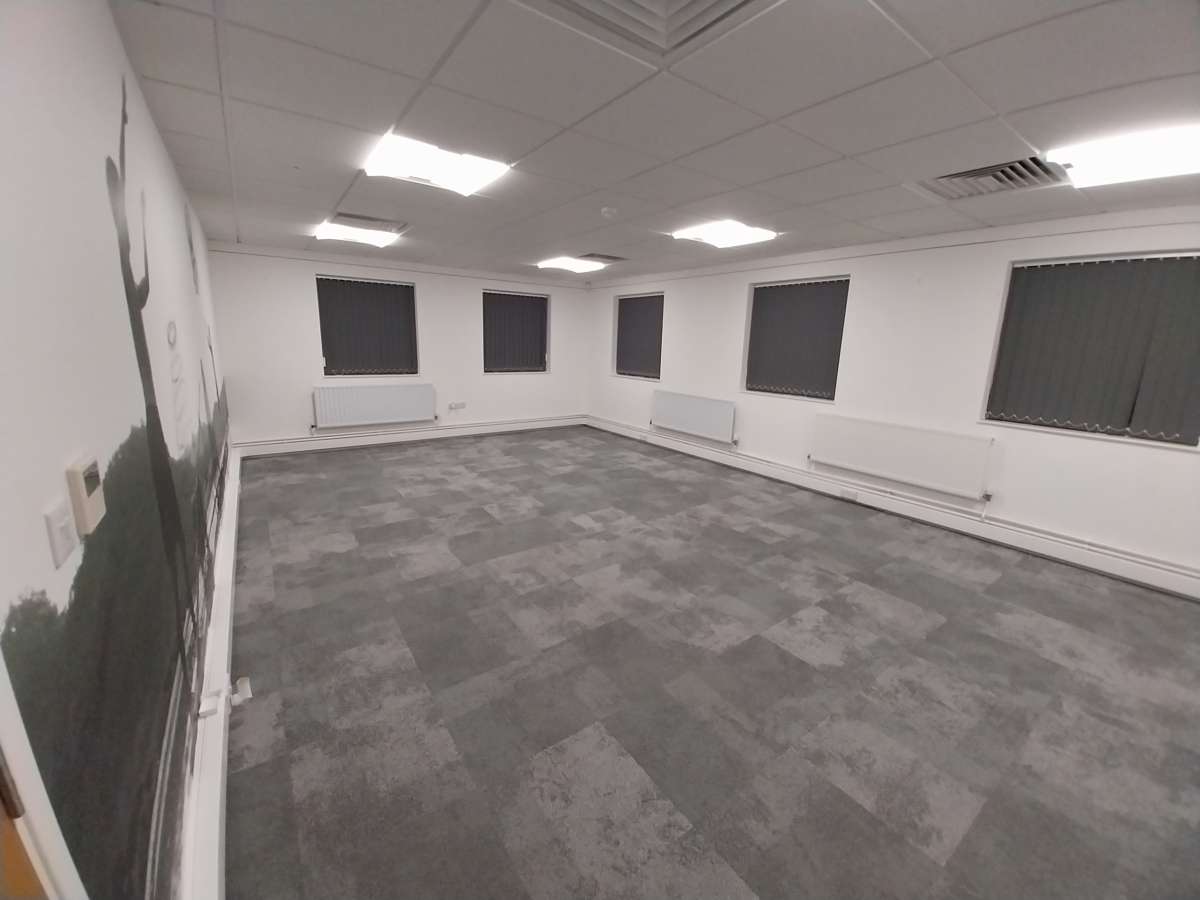 Office in Lincoln - photo 3