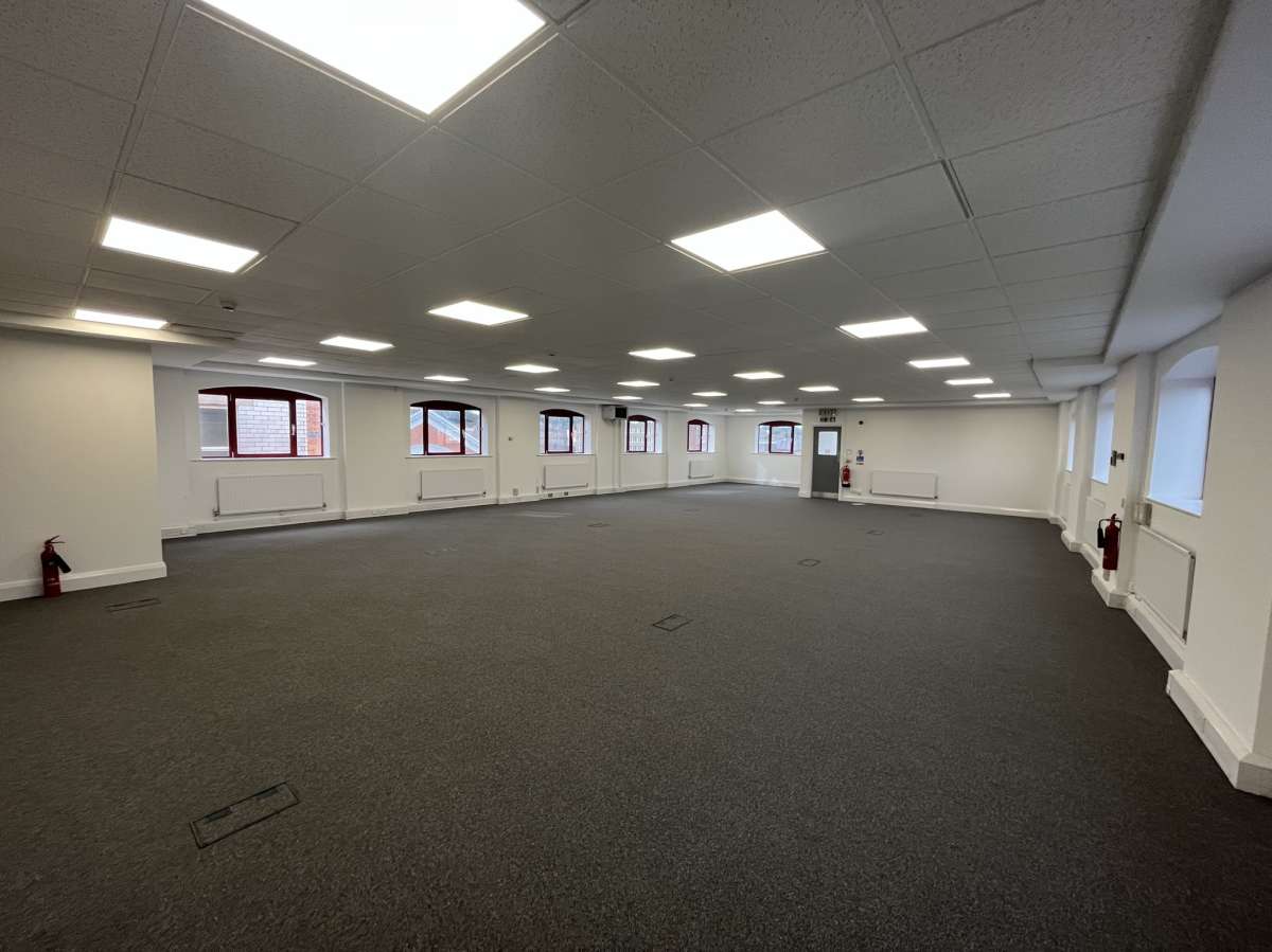Office in Derby - photo 4