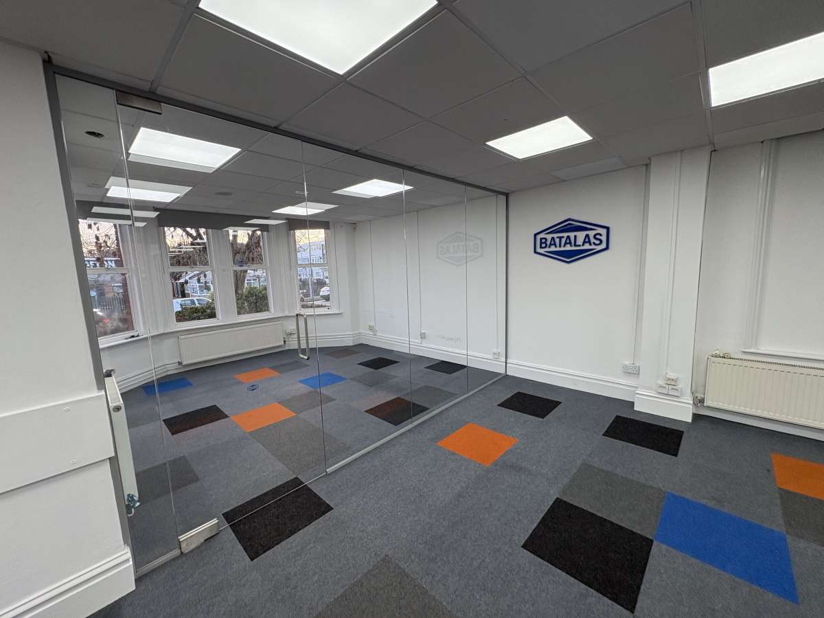 Office in Fareham - photo 4