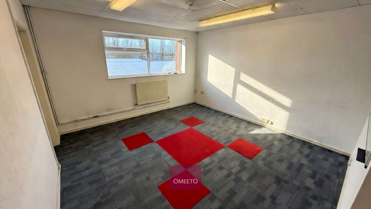 Office in Burton On Trent - photo 2