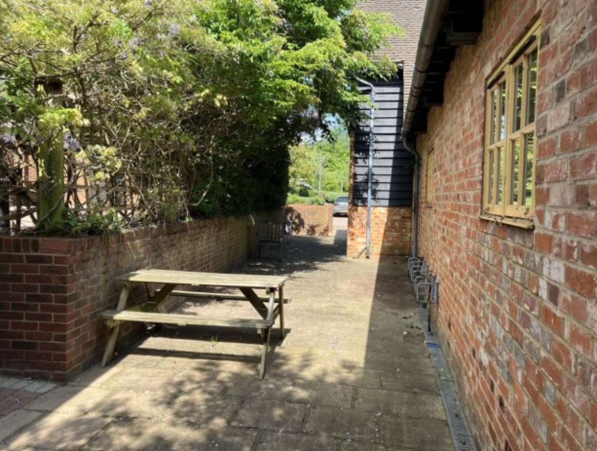 Office in Woking - photo 3