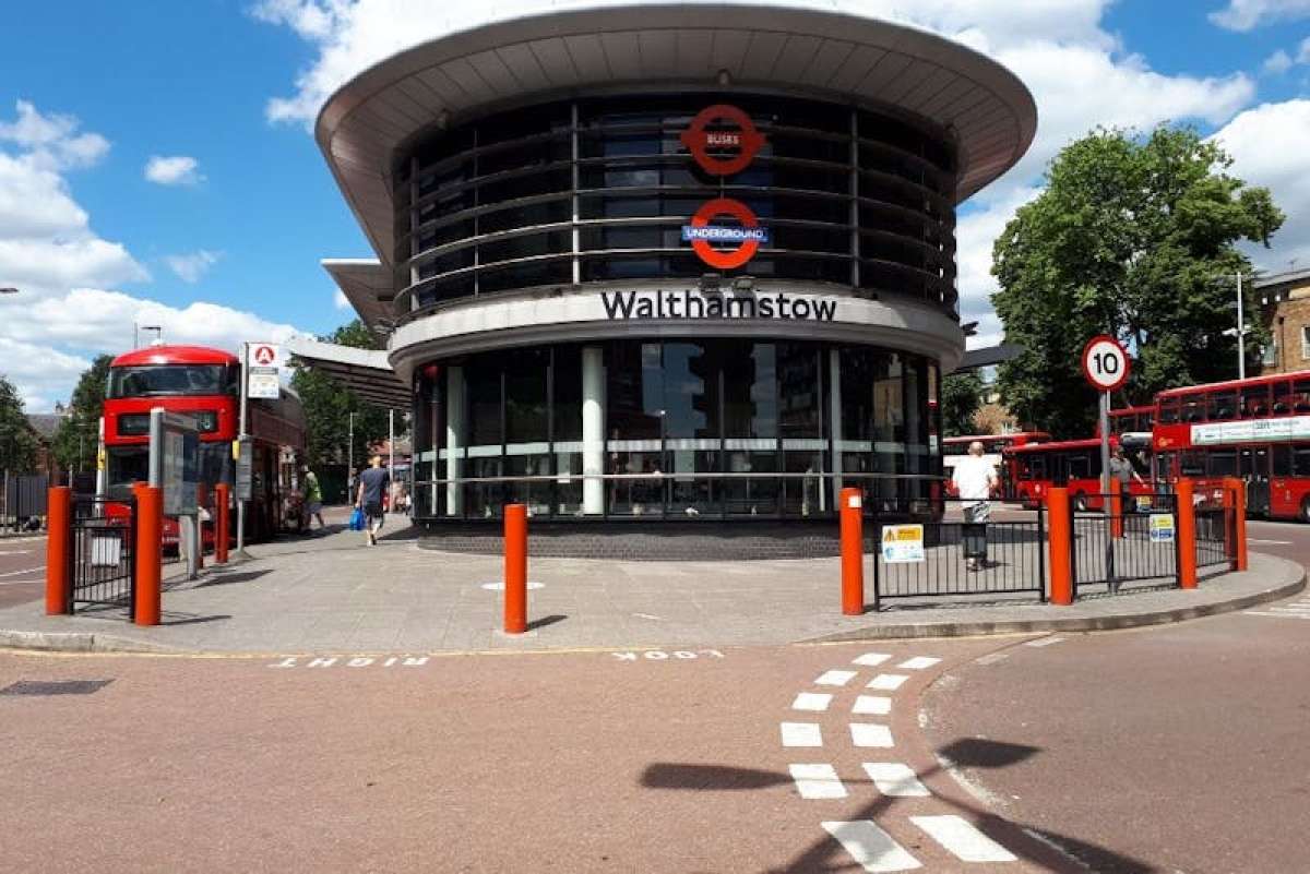 Office in Walthamstow - photo 2