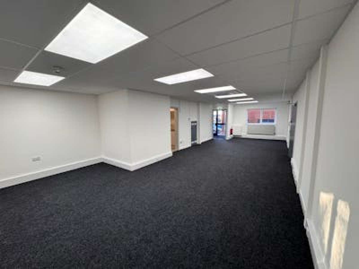 Office in Fareham - photo 4