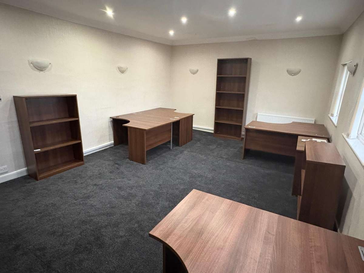 Office in Dudley - photo 3