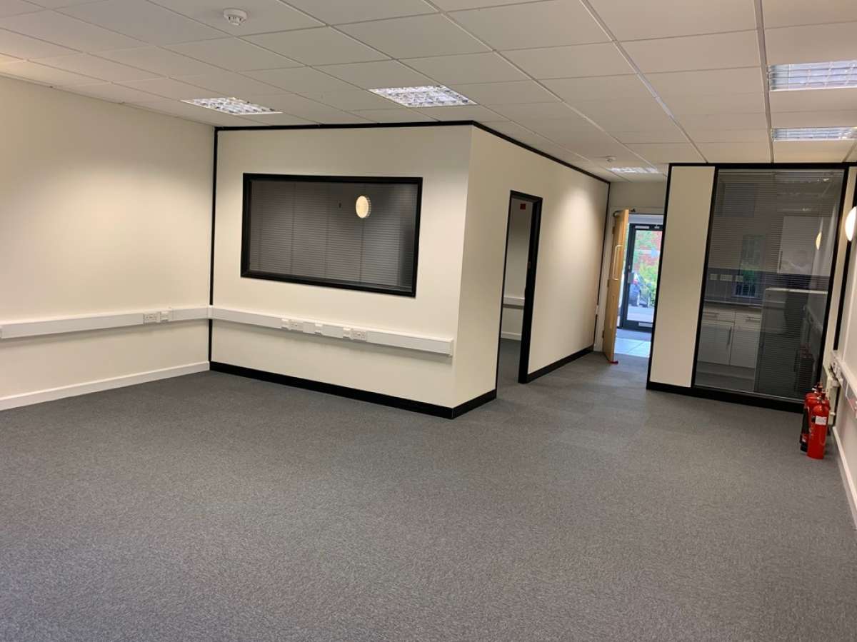 Office in Wolverhampton - photo 3