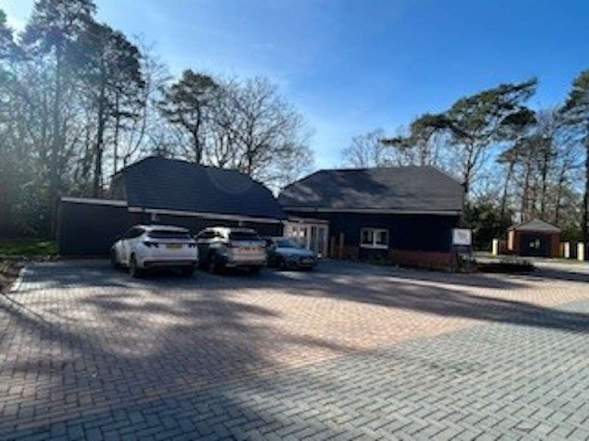 Office in Windlesham - photo 3