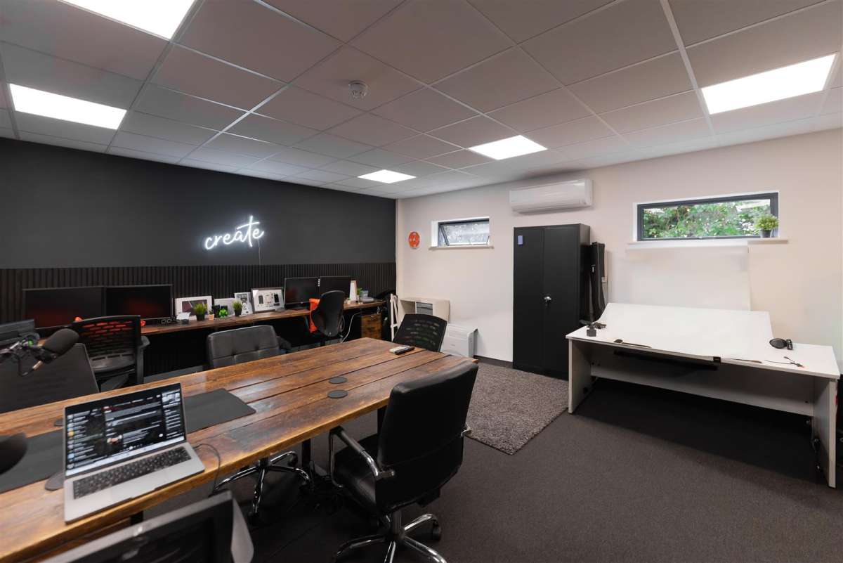 Office in Stamford - photo 4