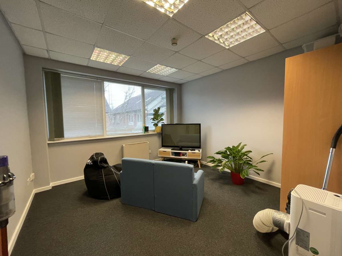 Office in Newmarket - photo 3