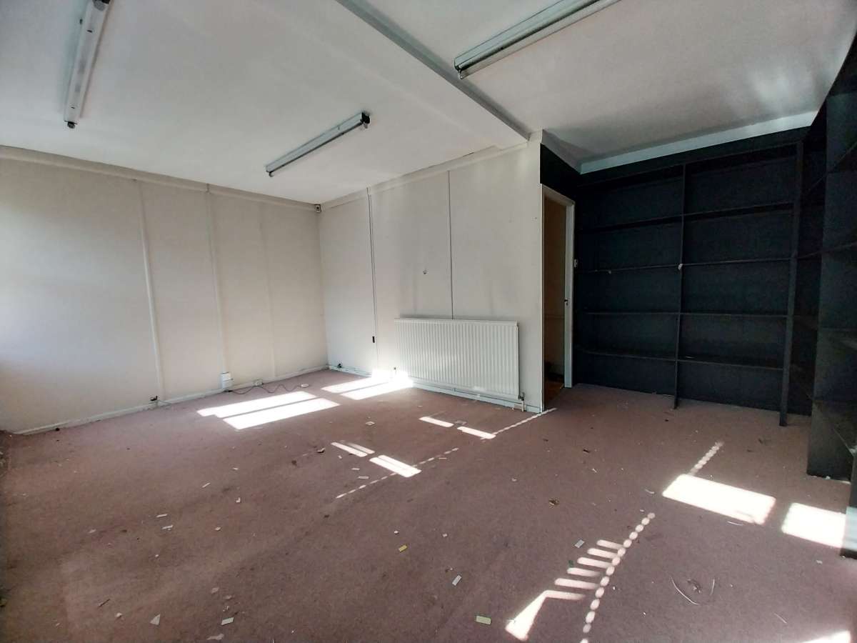 Office in Bradford - photo 3