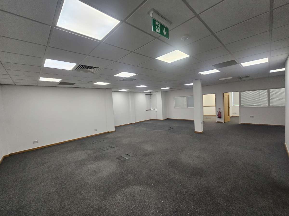 Office in Sittingbourne - photo 3