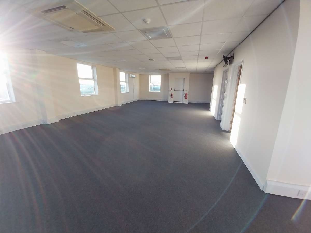 Office in Lincoln - photo 2