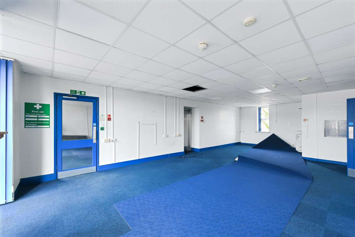 Office in Long Eaton - photo 2