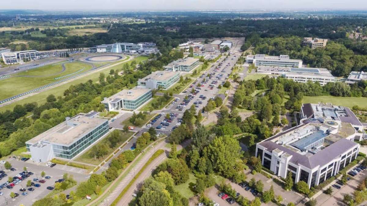 Office in Weybridge - photo 3