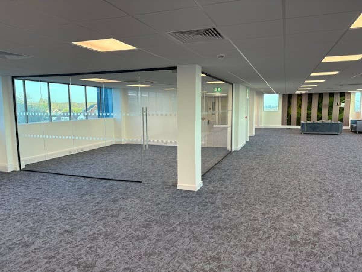 Office in Oldbury - photo 3