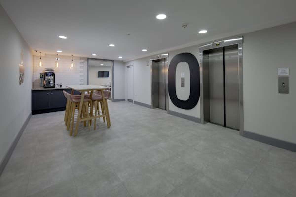 Office in Oldbury - photo 4