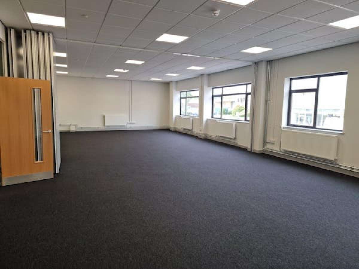 Office in Wythenshawe - photo 4