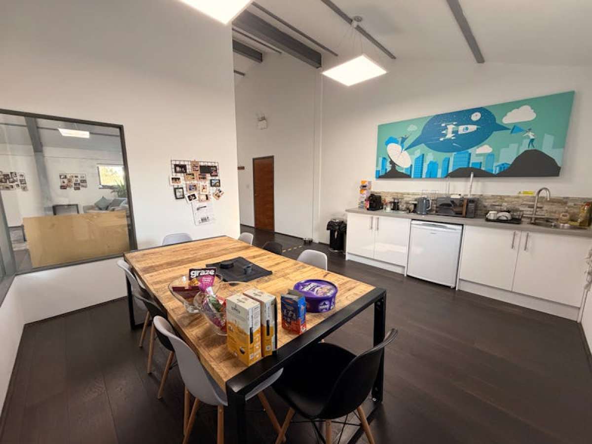 Office in Bordon - photo 2