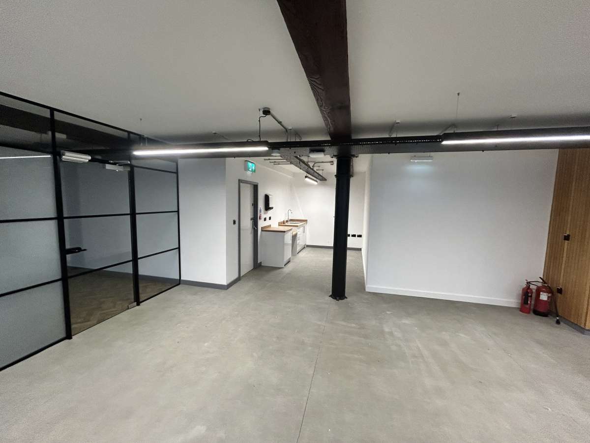 Office in Manchester - photo 3
