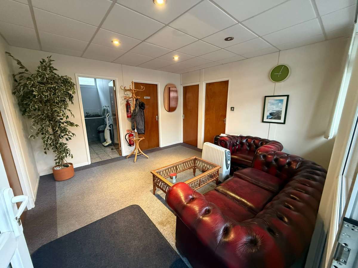 Office in Hinckley - photo 2