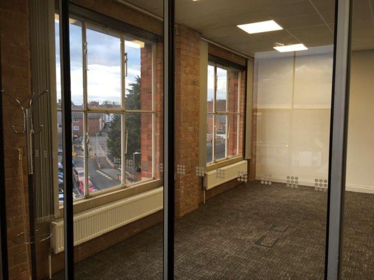 Office in Hinckley - photo 3
