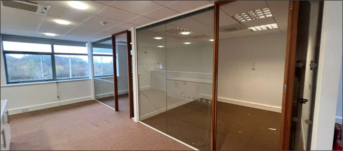 Office in Nottingham Business Park - photo 3