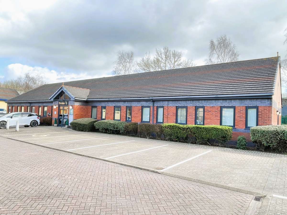 Office in Burton On Trent - photo 4