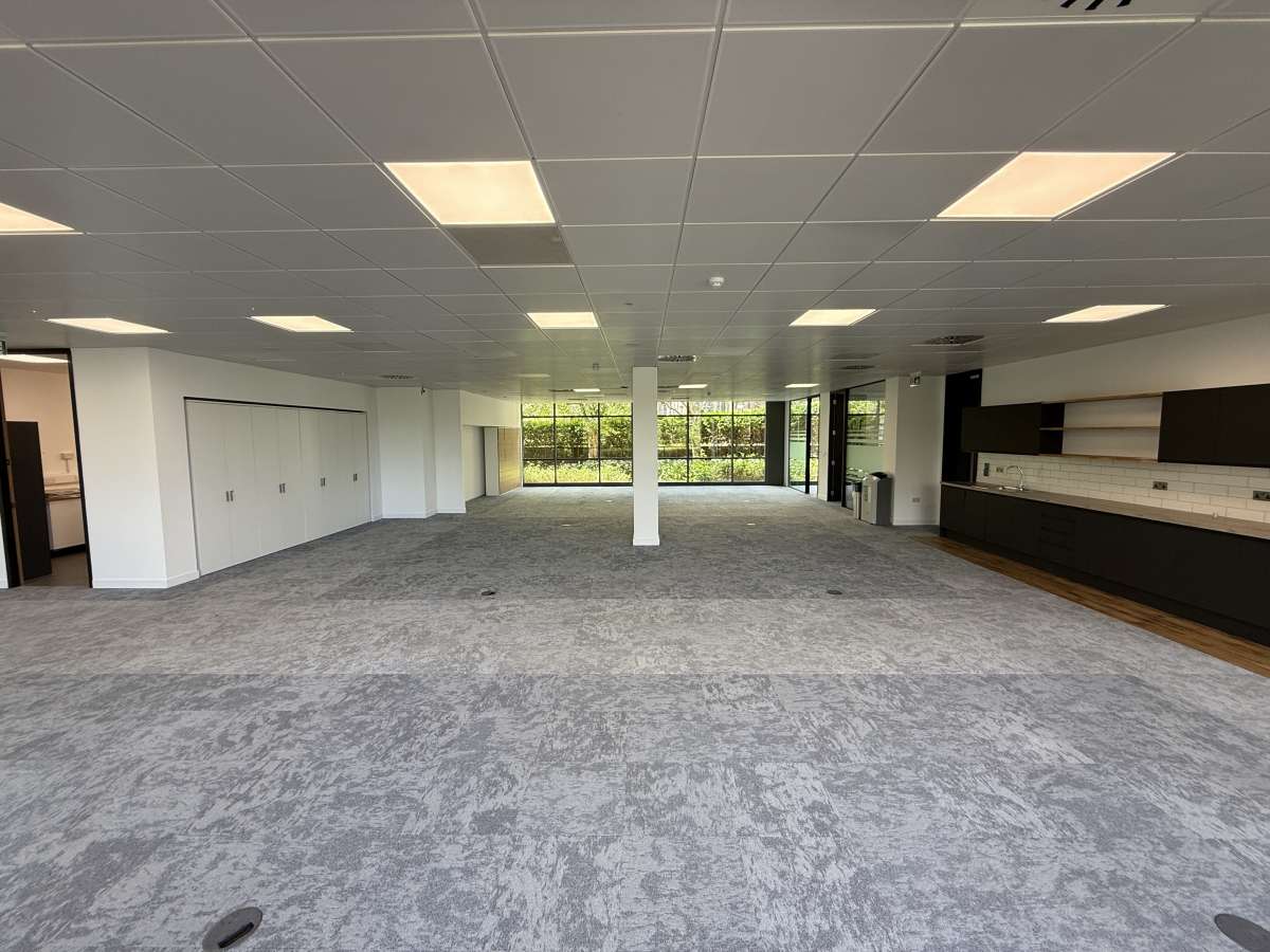 Office in Luton - photo 4