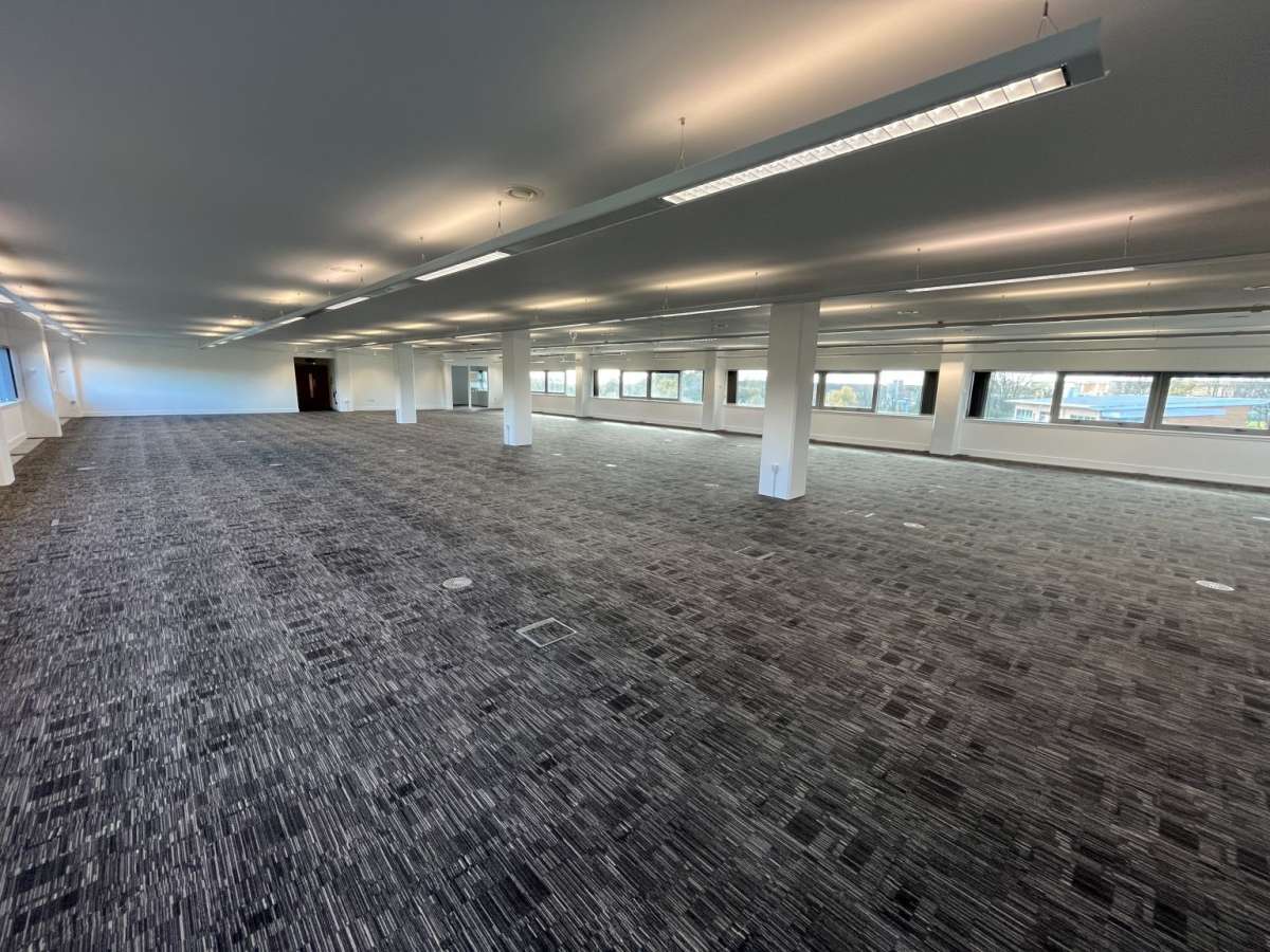 Office in Magor - photo 2