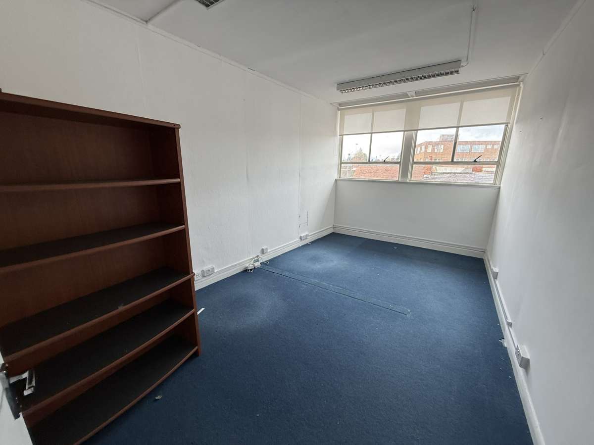 Office in Hinckley - photo 2