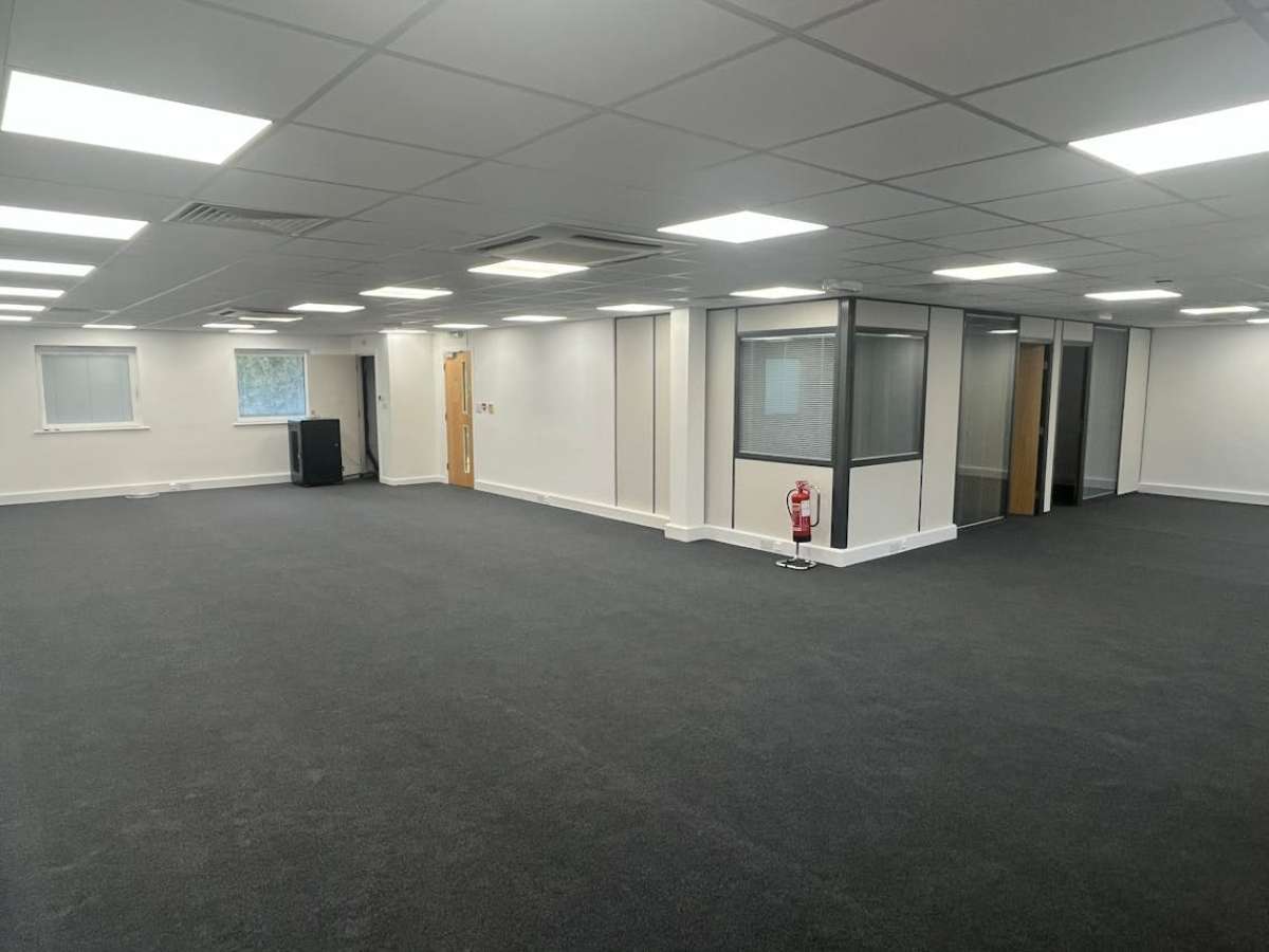 Office in Winchester - photo 2