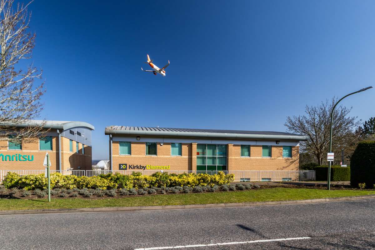 Office in Luton - photo 4