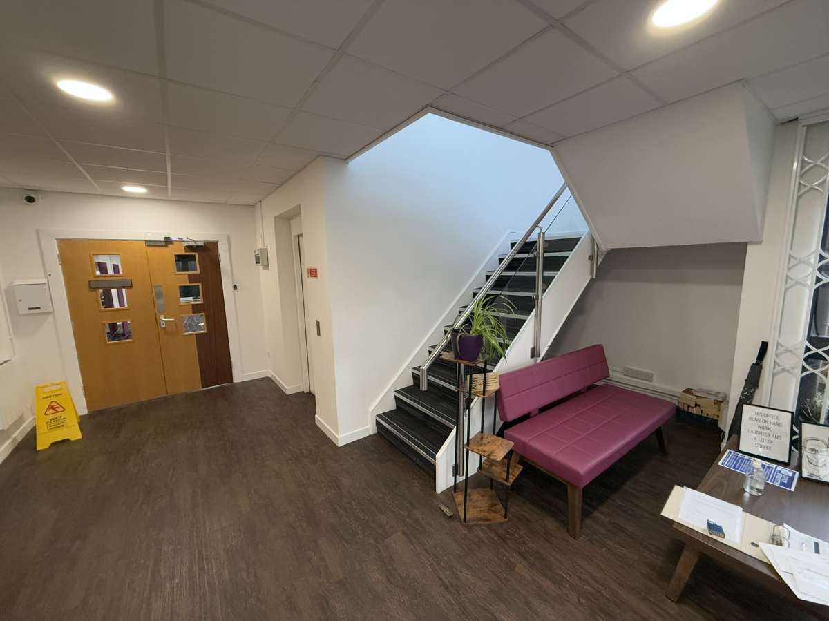 Office in Hinckley - photo 4