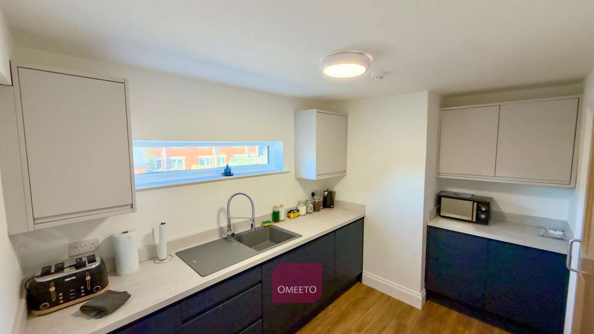 Office in Beeston - photo 4