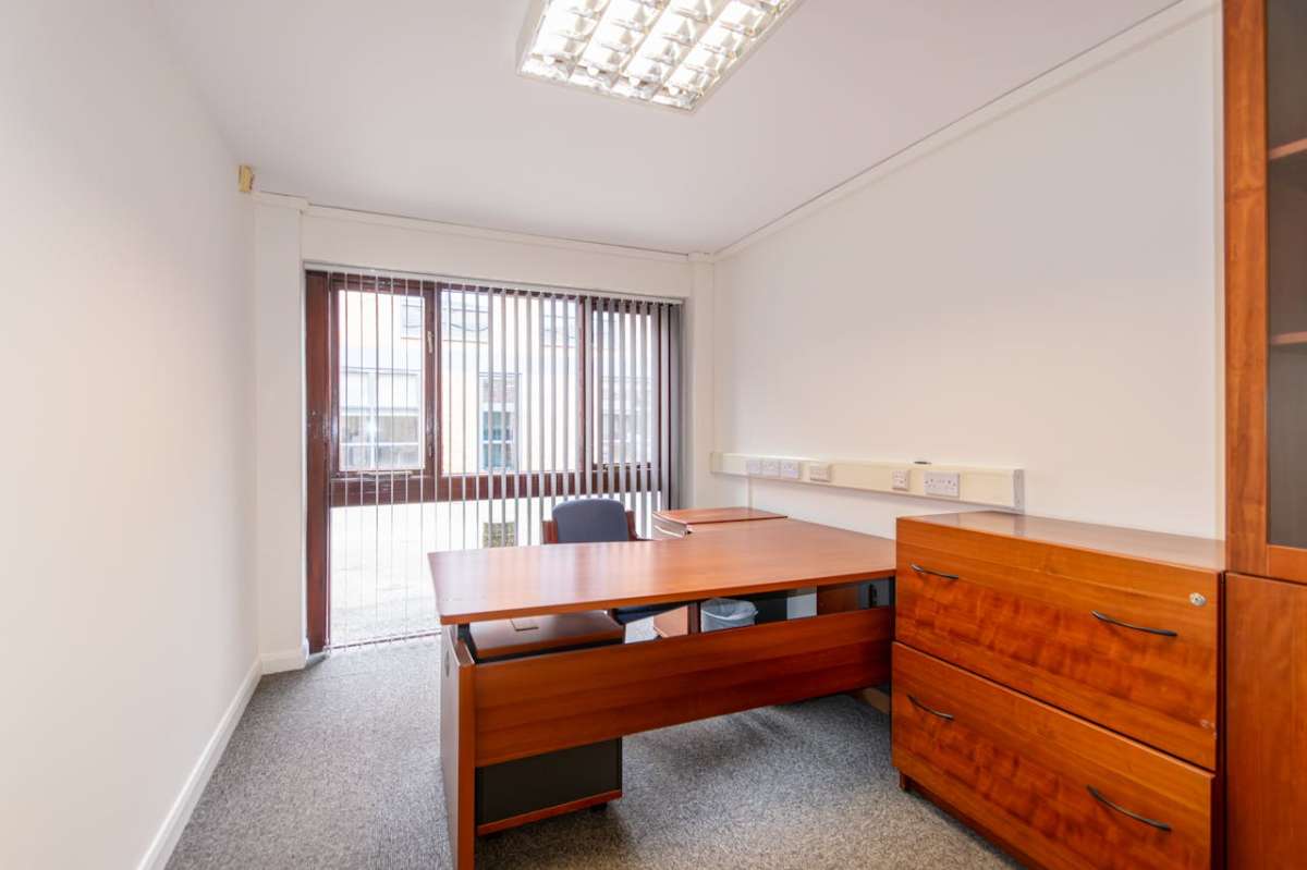 Office in Bournemouth - photo 4
