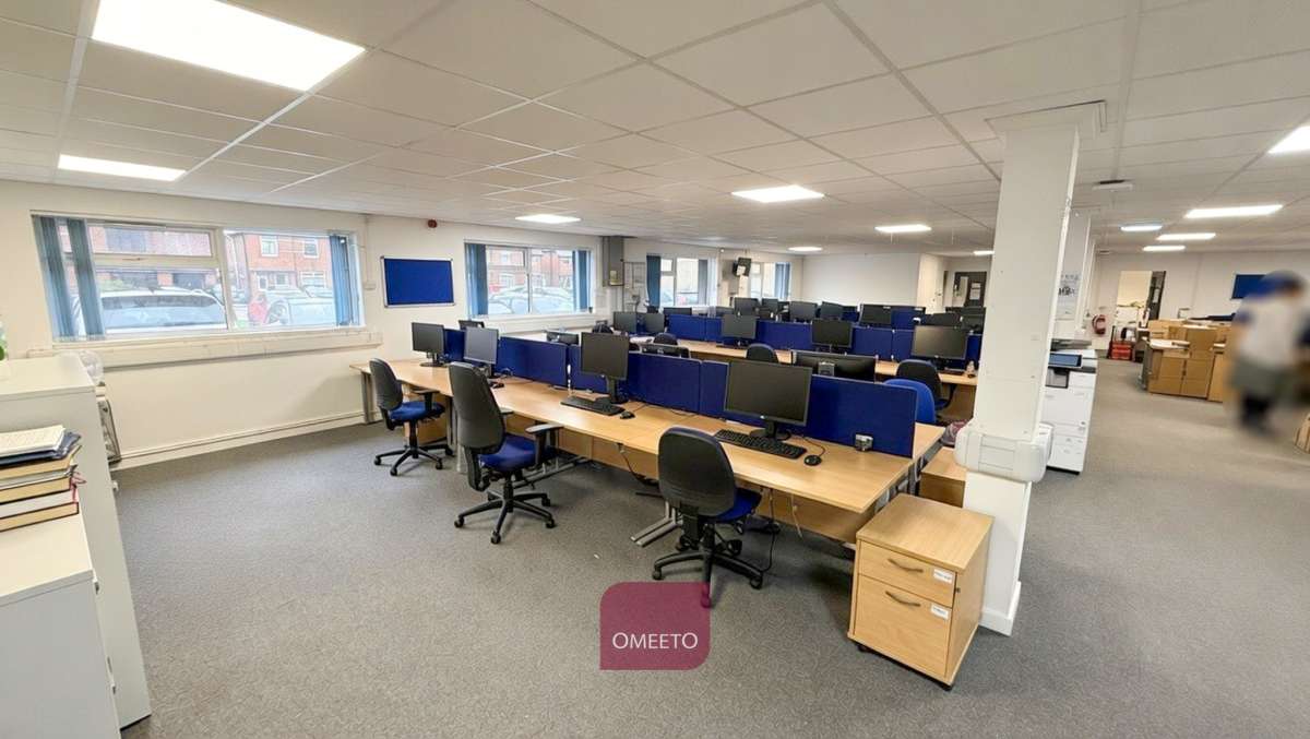 Office in Burton On Trent - photo 3